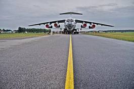 Obraz na płótnie silnik wojskowy samolot transport perspektywa