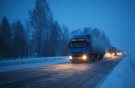 Plakat ciężarówka transport sztorm noc