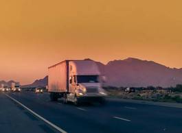 Obraz na płótnie droga zmierzch retro ciężarówka