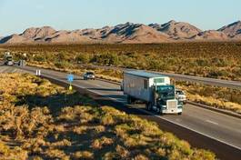Obraz na płótnie pustynia lato pejzaż droga ciężarówka