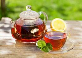 Obraz na płótnie breakfast tea on table in garden