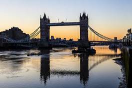 Plakat tower bridge londyn wieża tamiza noc