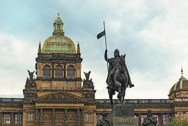 Obraz na płótnie saint wenceslas statue and prague national museum