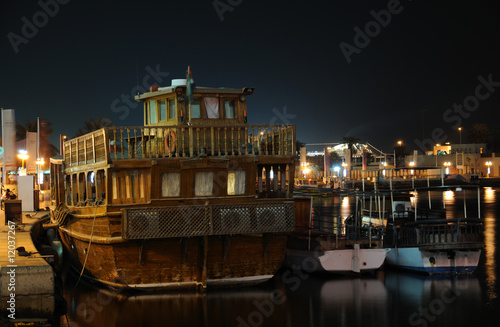 Obraz na płótnie woda statek arabski noc łódź