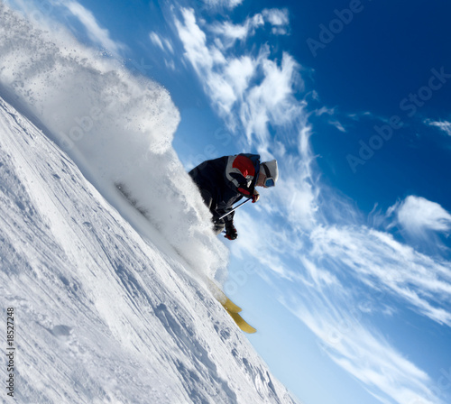 Obraz na płótnie niebo mężczyzna narciarz lekkoatletka góra