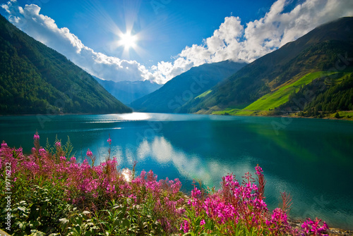 Plakat Górskie jezioro w Bolzano