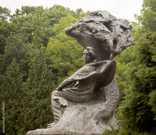 Obraz na płótnie statua stary wierzba park