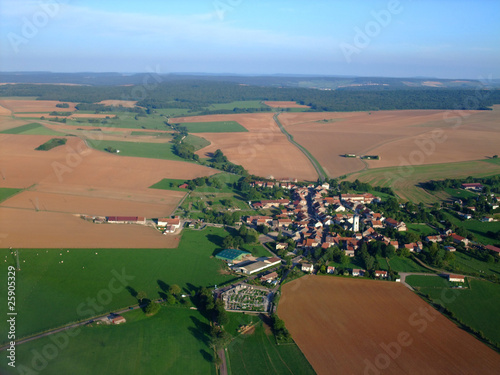 Naklejka łąka pole wioska wiejski francja