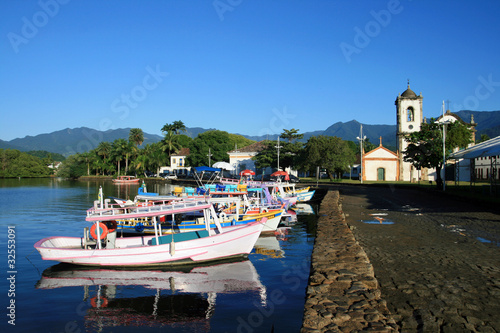 Plakat brazylia wioska łódź kościół