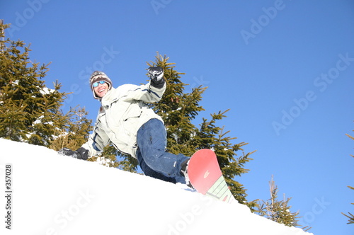 Naklejka błękitne niebo snowboarder szwajcaria