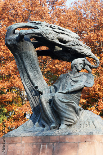 Obraz na płótnie park warszawa jesień drzewa statua