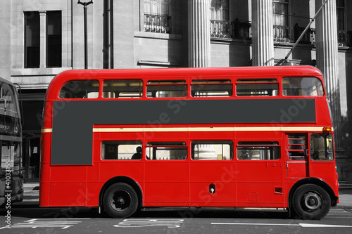 Plakat Czerwony autobus na ulicy Londynu