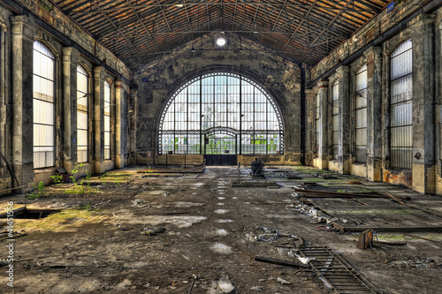 Obraz na płótnie Beautiful glass wall inside the hall of an abandoned coal mine