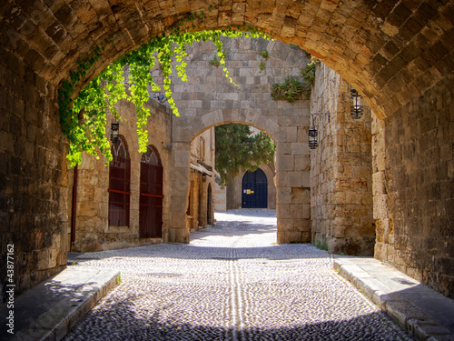 Obraz na płótnie Starożytna uliczka i arkady na Rodos