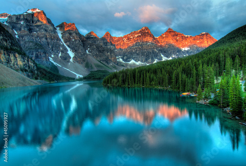 Naklejka Jezioro Lake Moraine w górach