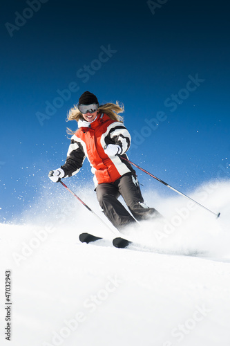 Fotoroleta kobieta dziewczynka śnieg szczyt zabawa