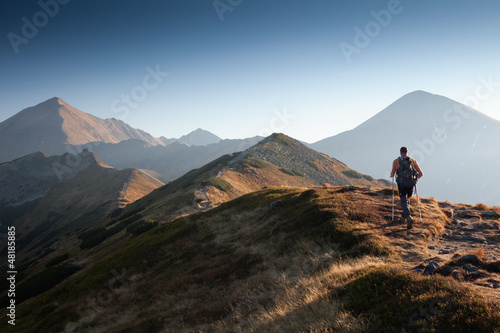 Obraz na płótnie pejzaż ścieżka mężczyzna góra tatry