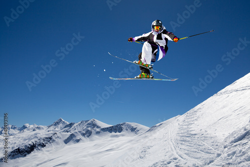 Obraz na płótnie śnieg alpy chłopiec narciarz