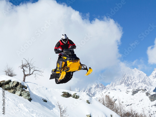 Obraz na płótnie lekkoatletka śnieg sporty ekstremalne wyścig silnik