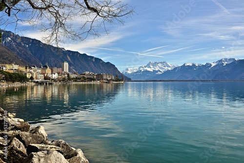 Fotoroleta szwajcaria francja woda granica montreux