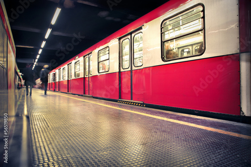 Obraz na płótnie metro miejski stary ludzie