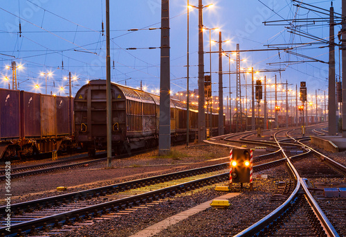 Fotoroleta stacja kolejowa wagon lokomotywa