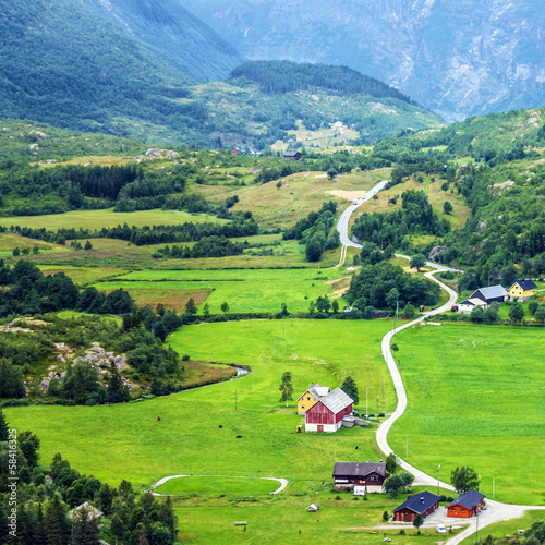 Naklejka góra skandynawia europa natura wioska