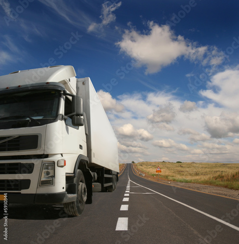 Plakat transport autostrada ciężarówka droga niebo