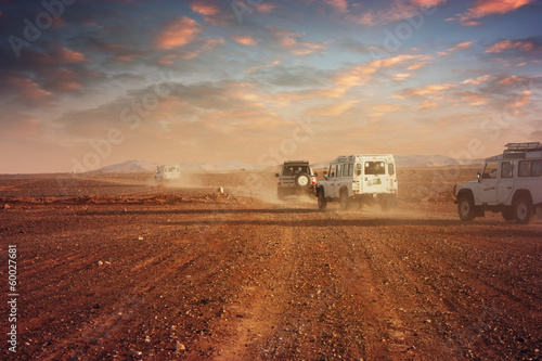 Plakat samochód natura offroad autostrada