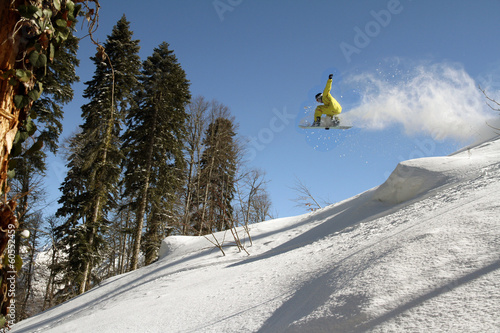 Plakat snowboarder niebo góra