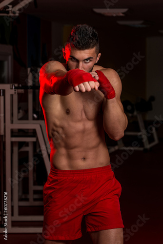 Fotoroleta mężczyzna sztuki walki siłownia
