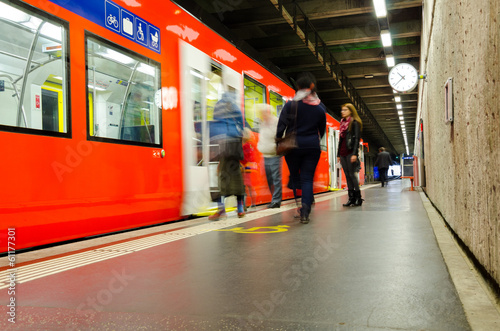 Plakat metro szwajcaria stacja kolejowa architektura