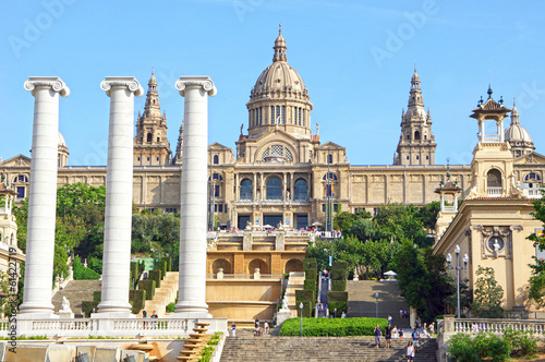 Naklejka barcelona sztuka muzeum lato niebo