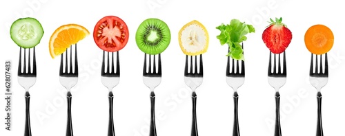 Foto zasłona Owoce i warzywa na widelcu
