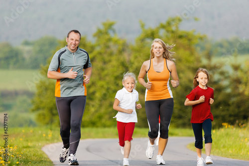 Naklejka dziewczynka jogging kobieta natura ścieżka