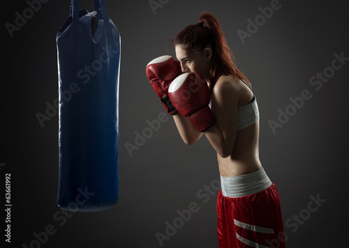 Plakat kick-boxing ciało lekkoatletka fitness