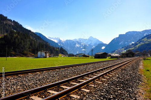 Naklejka trawa alpy panorama europa transport