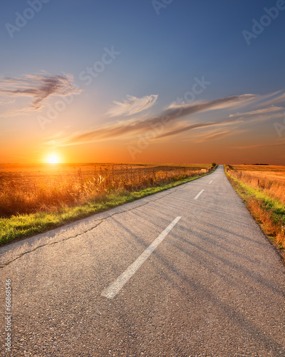 Naklejka słońce autostrada łąka