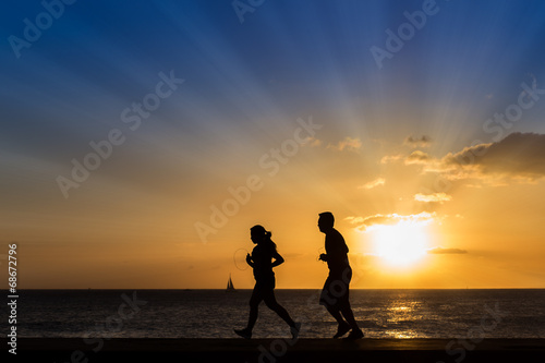 Plakat jogging woda lekkoatletka plaża słońce