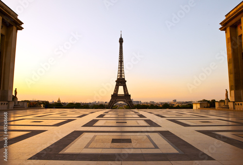 Naklejka wieża architektura europa statua piękny