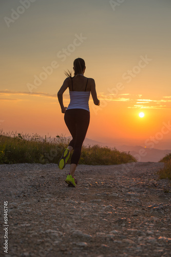 Plakat sport wiejski park szczyt trawa