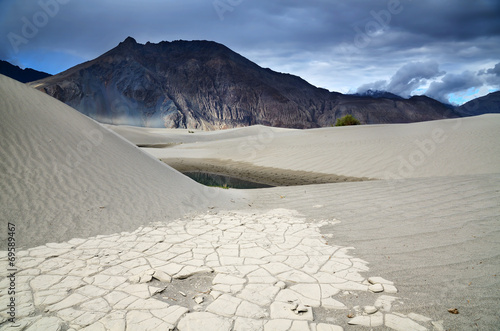 Naklejka woda szczyt góra pustynia wydma