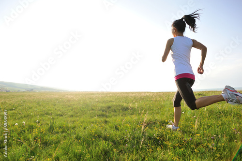 Naklejka witalność fitness trawa jogging