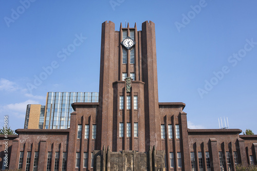 Plakat tokio błękitne niebo amfiteatr uniwersytet okienny