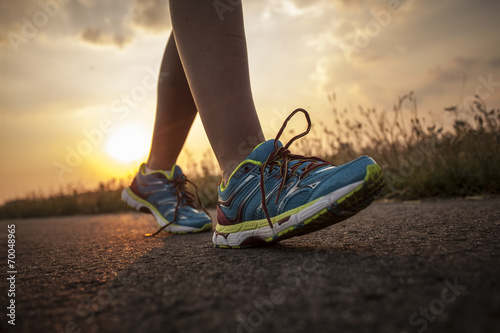 Obraz na płótnie trawa ścieżka kobieta jogging ćwiczenie