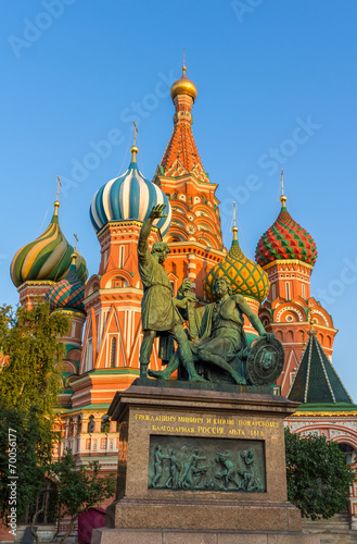 Fotoroleta architektura muzeum lato statua