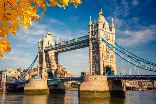 Obraz na płótnie architektura tower bridge jesień niebo anglia