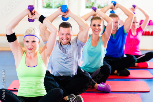 Obraz na płótnie fitness club siłownia mężczyzna