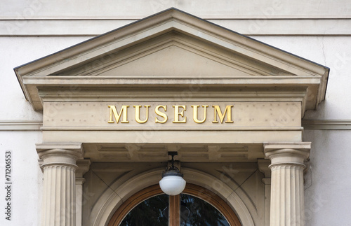 Fotoroleta kolumna muzeum architektura znak