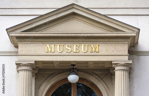 Obraz na płótnie kolumna muzeum architektura znak